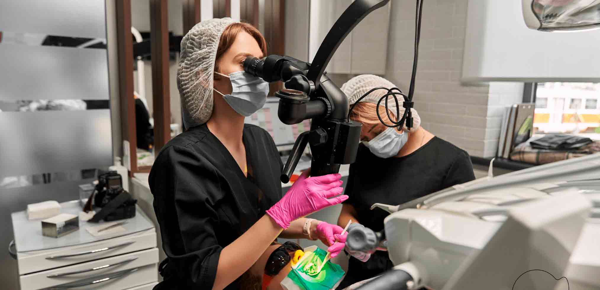 Лікування зубів під мікроскопом