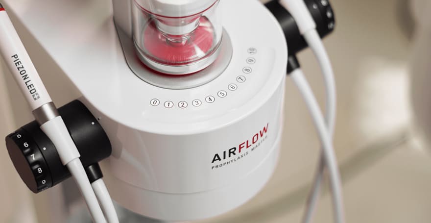 Професійна чистка зубів: все, що потрібно знати