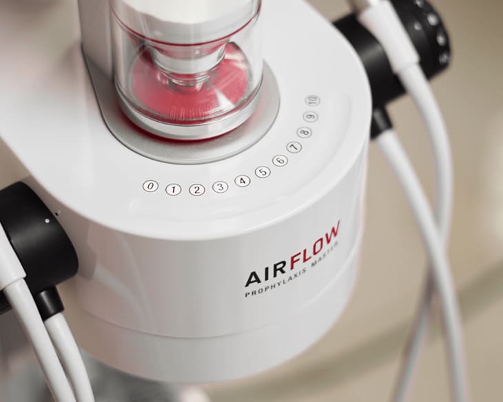 Професійна чистка зубів: все, що потрібно знати