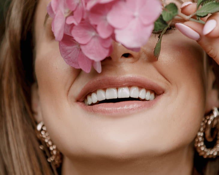 Що таке вініри та як їх ставлять